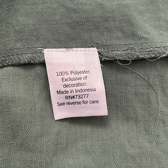 Nine West Long Sleeve Smocked Top in Signature Green XXL - Picture 10 of 11